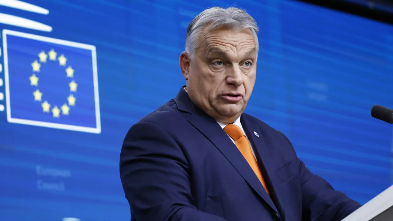 Orban i jep azilin politik ish-qeveritarit polak që po gjykohej në Varshavë