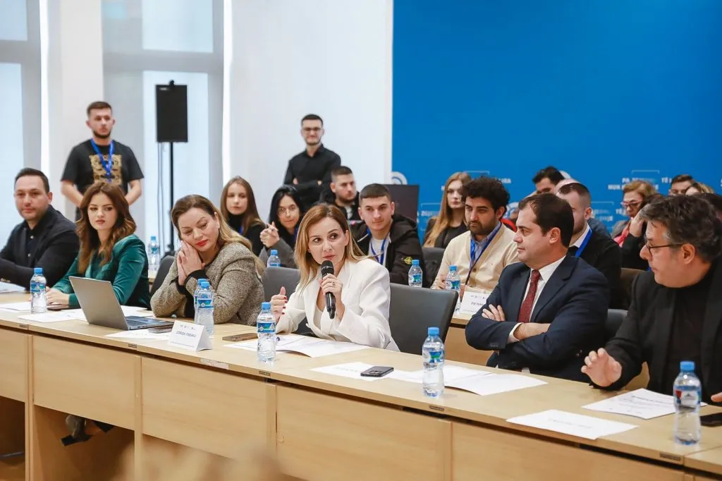 Deputetja Jorida Tabaku për zgjedhjet 11 majit:Të rinjtë, në ballë të betejës për fushatën e PD-së!