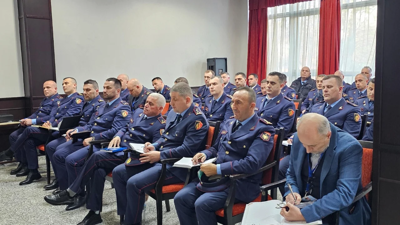 Ilir Proda mbledh shefat e komisariateve: Fokusi te siguria, lufta kundër krimit dhe standardet zgjedhore