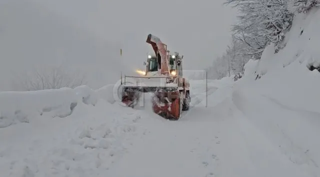 Bogë-Qafe Thorë bora arrin trashësinë  60 cm
