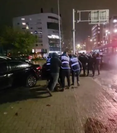 Policia shoqëron në komisariat 15 protestues