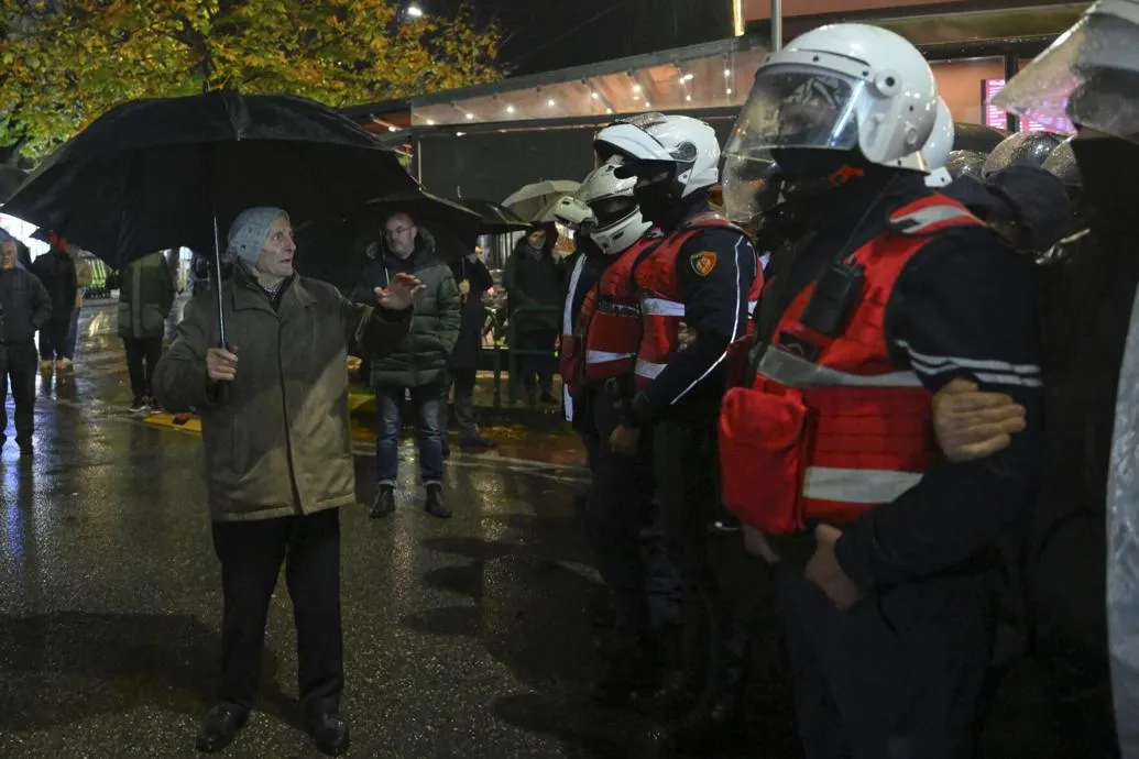 Mediat ndërkombëtare jehonë protestës në Tiranë