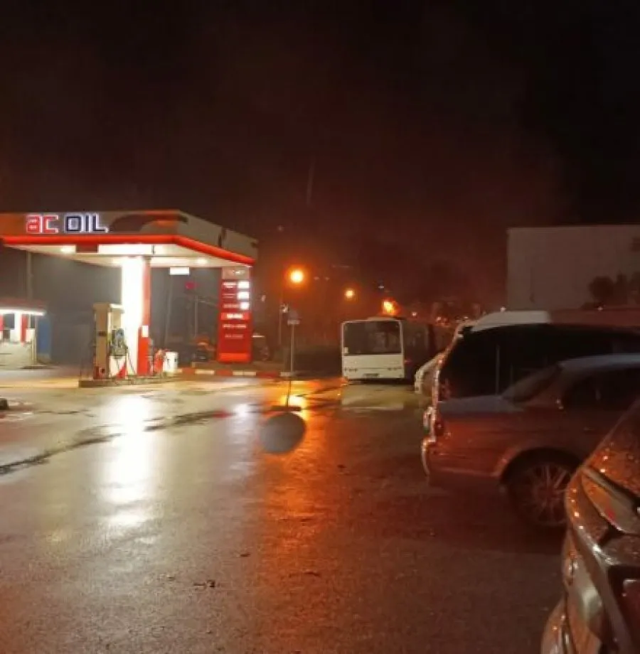 Tiranë/Shkrumbohen tre autobusë të linjës së ‘Ish-uzinës Autotraktorëve’ në Shkozë