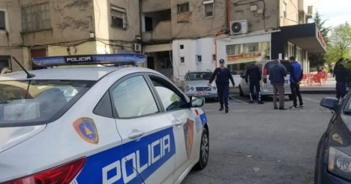 Bulqizë, një person qëllohet me armë në xhami