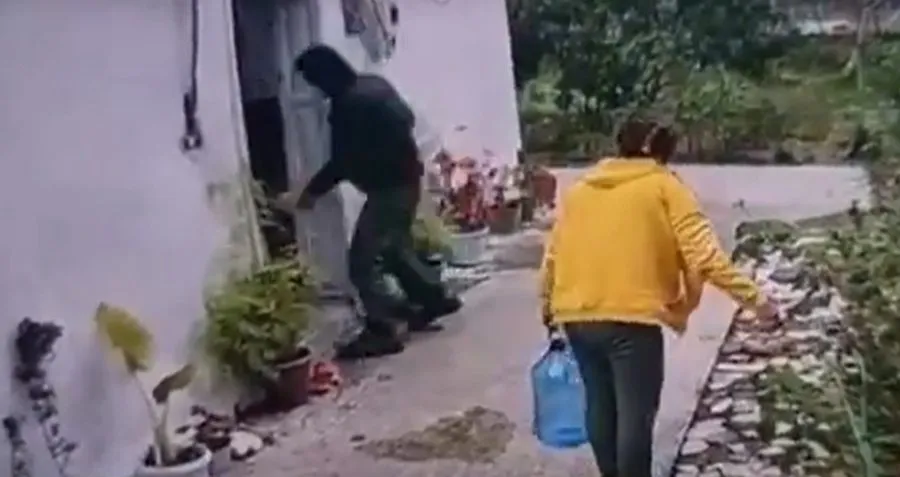 54-vjeçari në Kamëz  i vë benzinën shtëpisë ditën e krishtlindjes