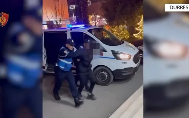 Policia e Durrësit prangos dy 18-vjeçarë; në kërkim një tjetër