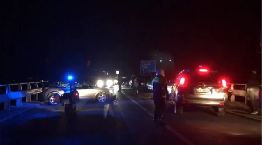 Aksidenti tragjik në Vaun e Dejës, dy persona raportohet të kenë humbur jetën