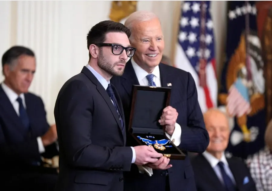 Kongresmeni: Nderimi i Sorosit, çmenduri! Ka ndikuar familja Biden