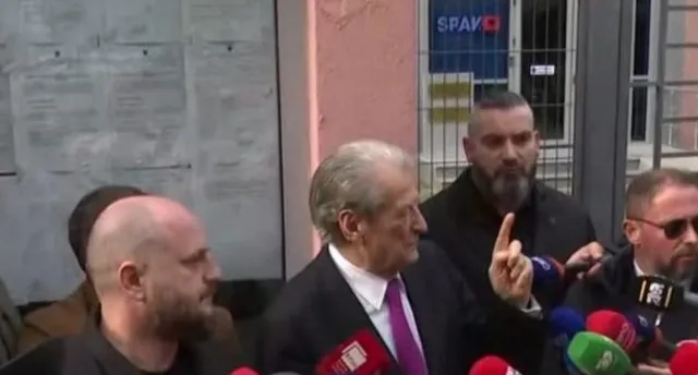 Berisha zbulon mesazhet dhe akuzon Taulant Ballën për lidhjet me bandën e Elbasanit: Na i siguroni votat nëse ne me listë iu burgosim ata që doni ju?