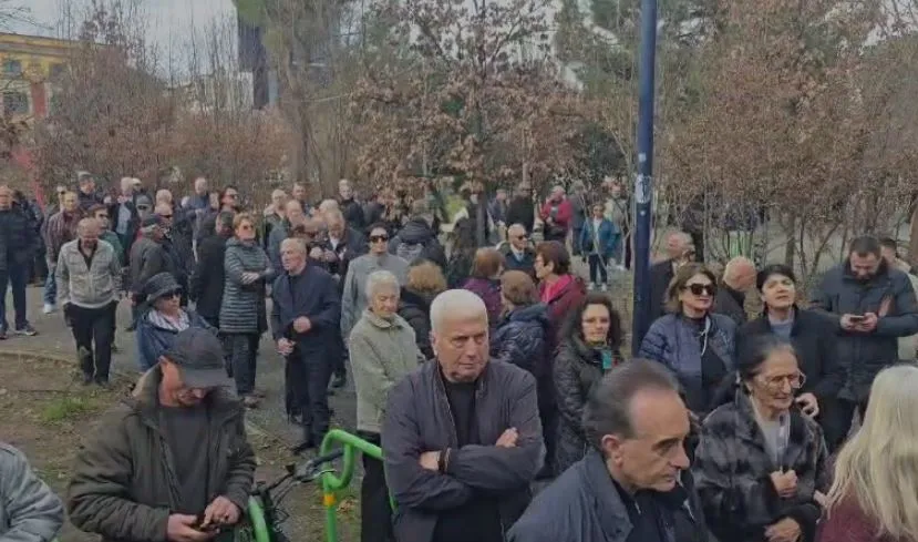 Këlliçi flet në protestë: PD nuk ndalet, Altin Dumani të gjejë inceneratorin e Tiranës, janë dhënë 132 mln euro