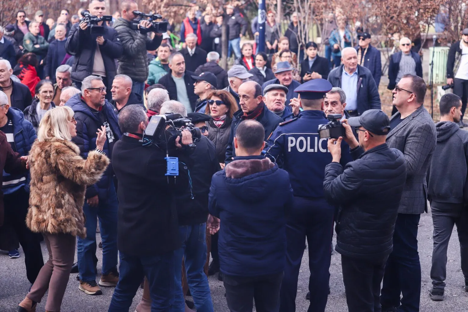 Procedohen shtatë persona për protestën e djeshme para Bashkisë Tiranë