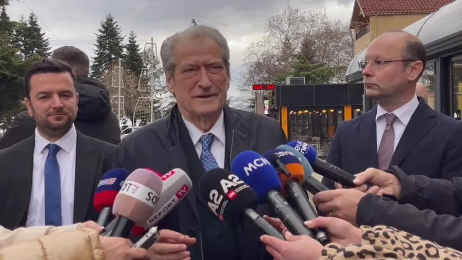 Berisha e nis  vitin me një thirrje për të gjithe qytetarët e Pogradecit:  Pavarsisht nga bindjet, të bashkoheni për të mbrojtur qytetin e tyre