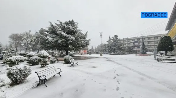 Reshje dëbore edhe në juglindje: Pogradeci dhe zonat malore zbardhen këtë të dielë