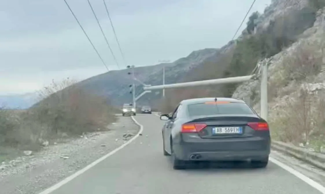 Lezhë, stuhia lë mijëra familje pa energji elektrike