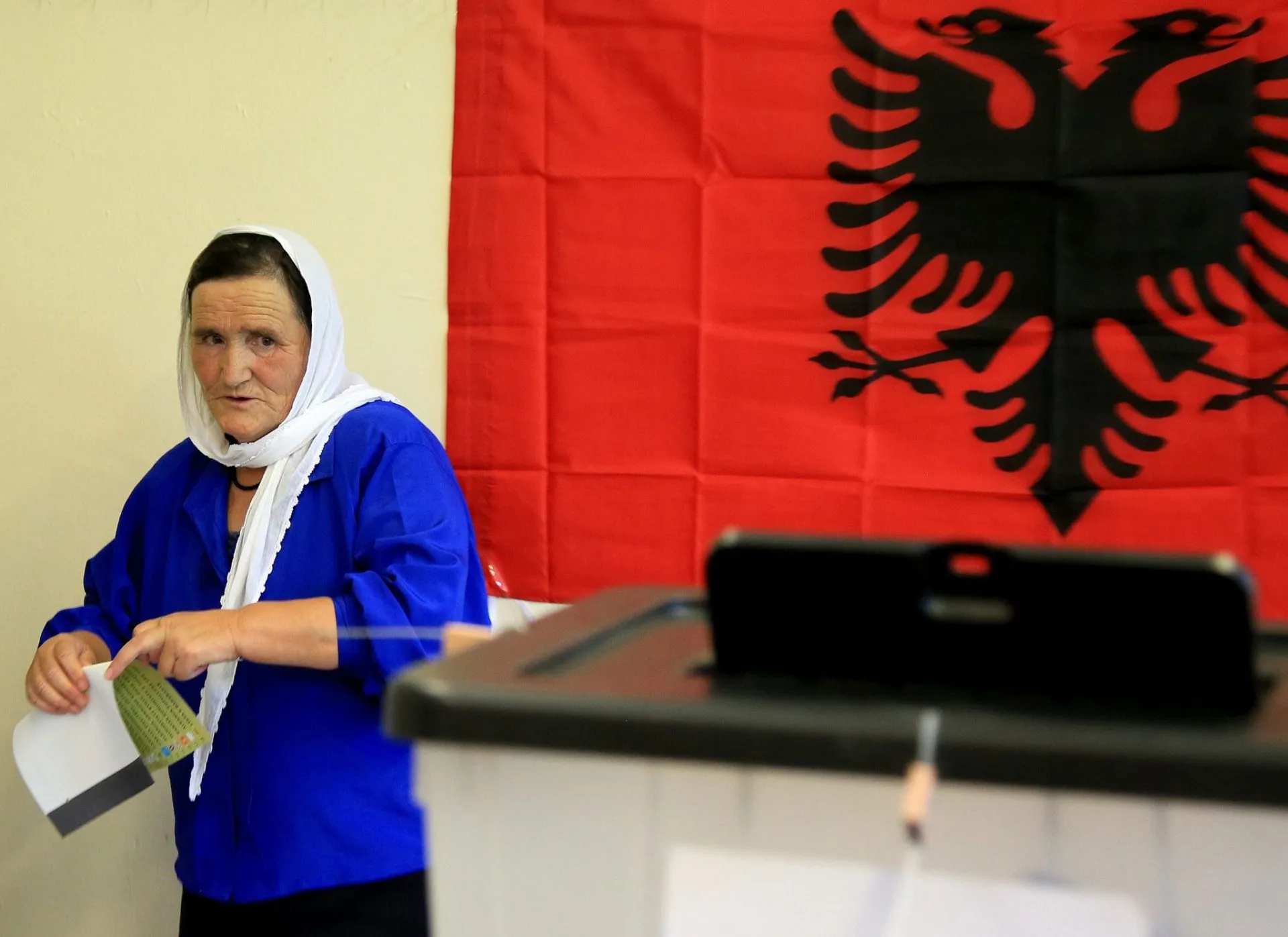 “Euractiv”: Askush nuk e ka të sigurt fitoren më 11 maj, vota e diasporës pritet të bëjë diferencën