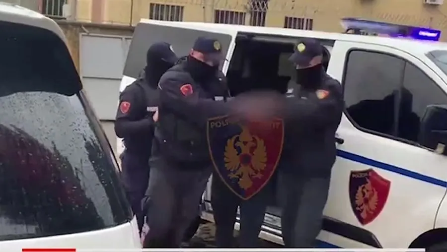 Në kërkim, pranga laçianit me 4 emra