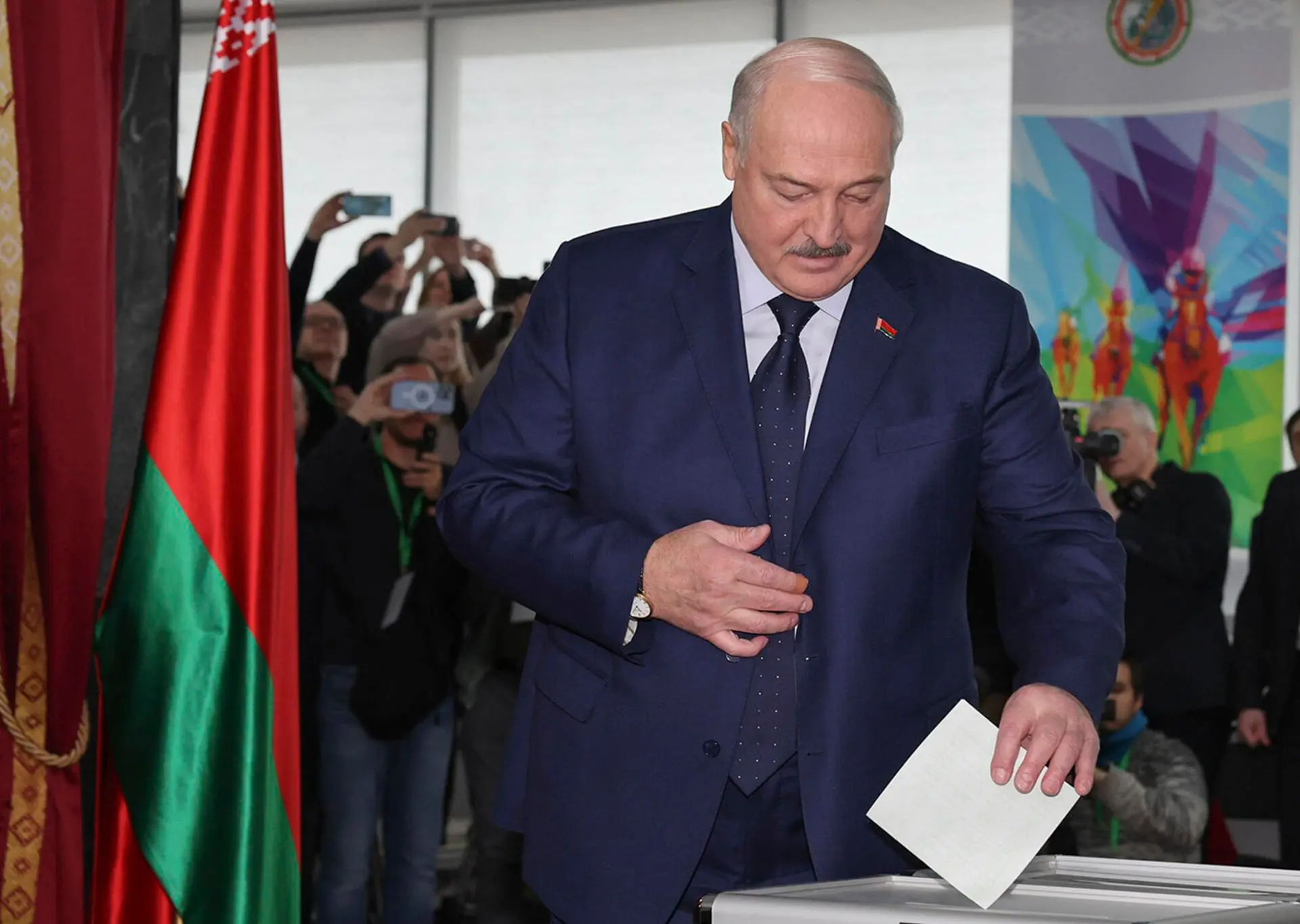 Dikur drejtues ferme, Llukashenko formalizon mandatin e shtatë si president i Bjellorusisë