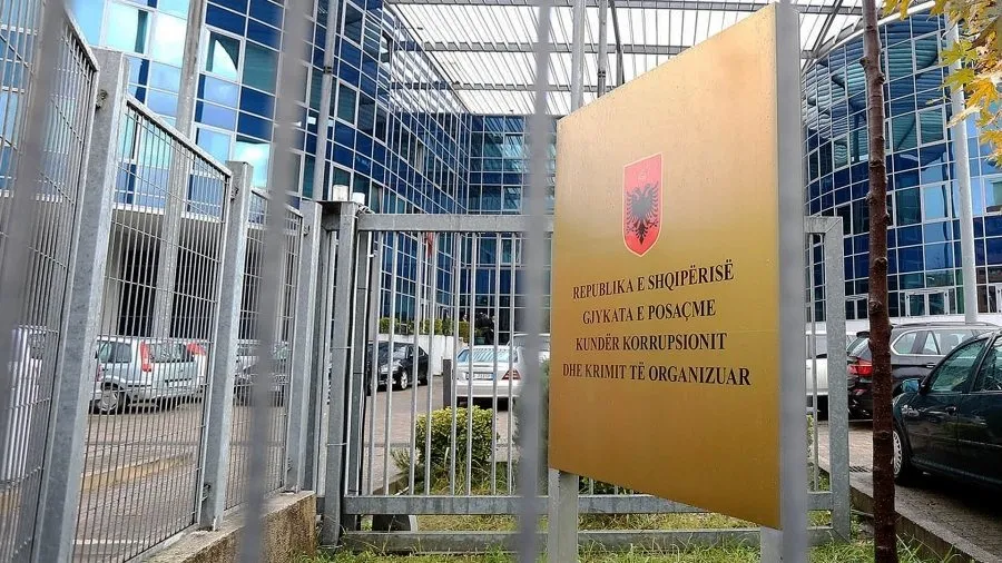 SPAK çon në gjyq punonjësin e Kadastrës dhe dy të tjerë në Fier