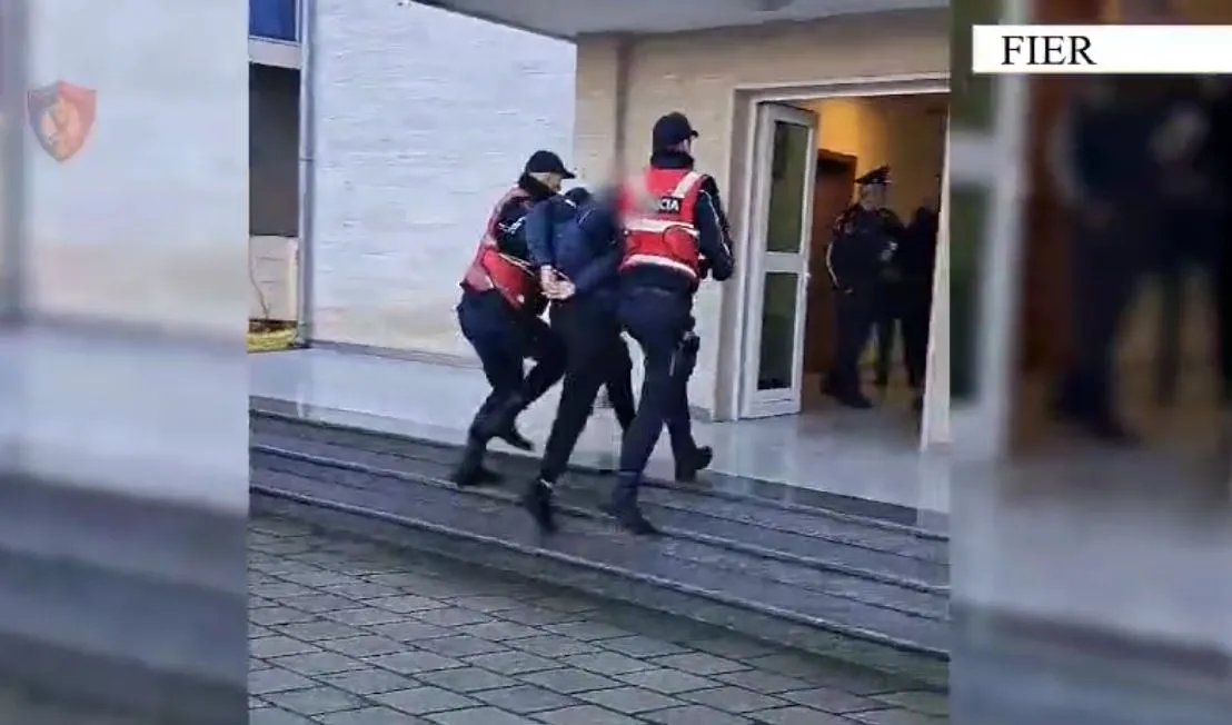 Fier/Akuzohet për “vrasje me dashje” e “plagosje”, arrestohet 30-vjeçari