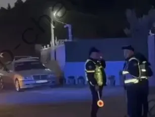 Lezhë/ Të shtëna me armë, viktima gjendet brenda një makine