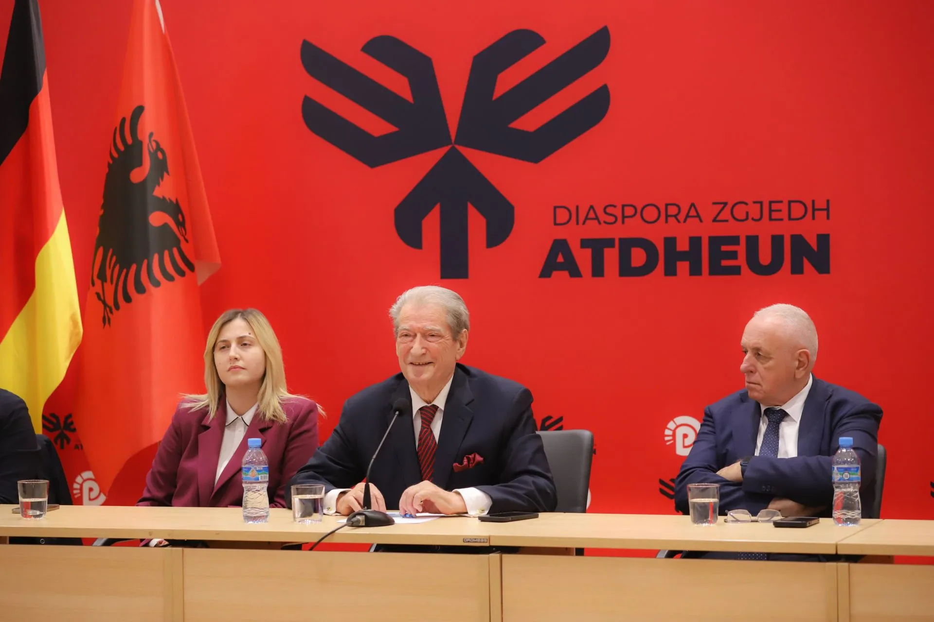 Deputetët gjerman në selinë e PD, takohen me Berishën! Kryedemokrati: I informova mbi krizën demokratike në vend!