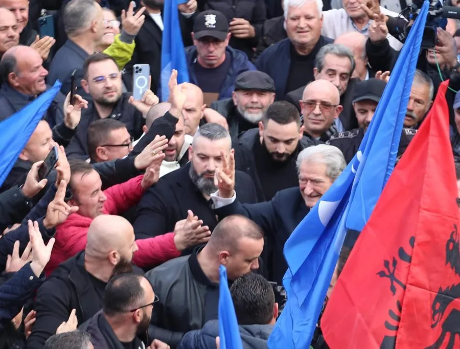 Policia publikon planin e masave: Opozita 3 orë kohë për tubimin qytetar