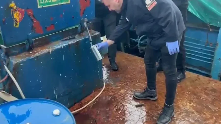 AMP arreston policin, mori 10 mijë euro ryshfet dhe zëvendësoi naftën me ujë