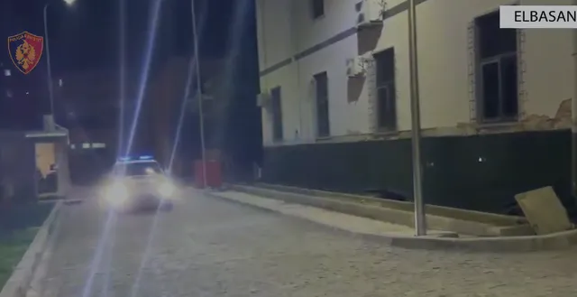 Tentoi të vriste djalin e tij të mitur, arrestohet 49-vjeçari
