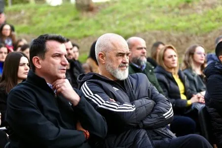 Reagon Velia nga qelia: Më vjen keq për motrat dhe vëllezërit e PS dhe për kryetarin