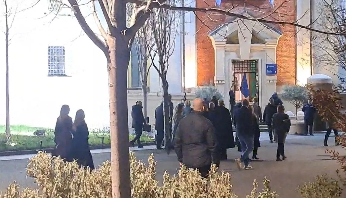Kryeministri Edi Rama sërish në Bashkinë e Tiranës
