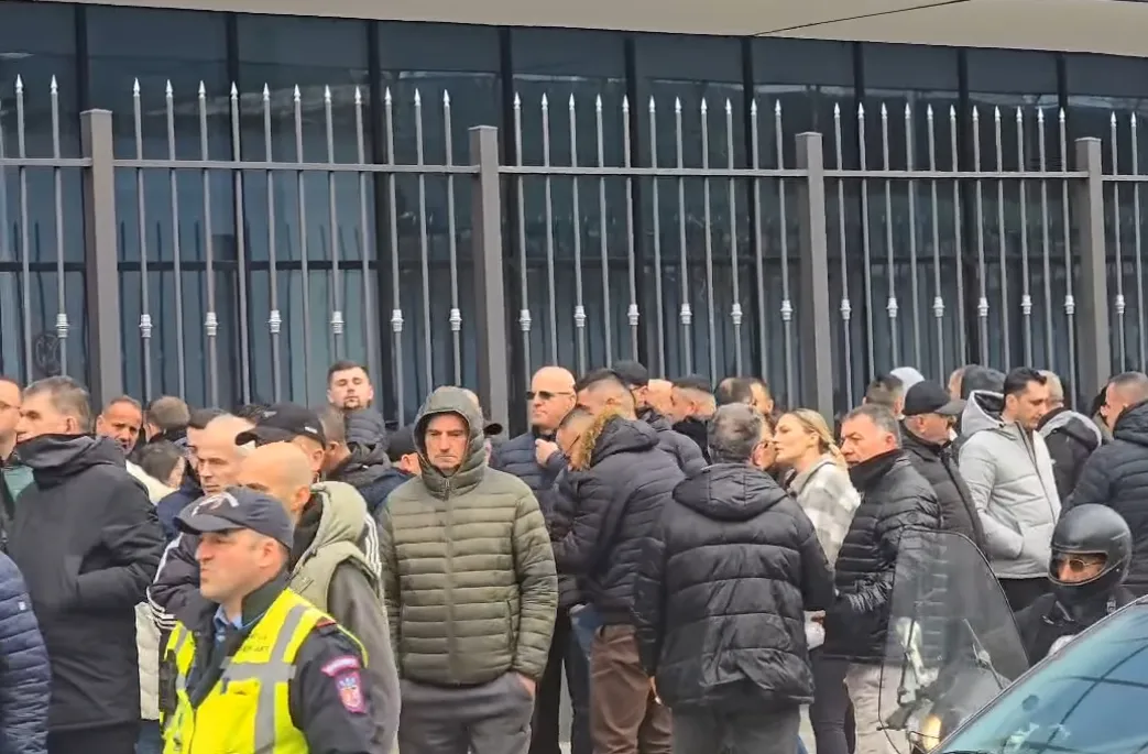 Veliaj del në seancë do të paraqiten edhe Xoxa me 6 biznesmenët