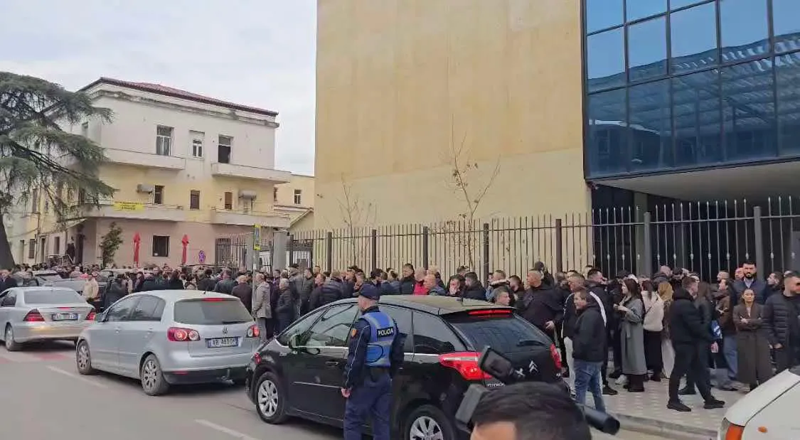 Seanca për Veliajn rinis në orën 13:30! Avokatët kërkojnë të njihen me dosjen