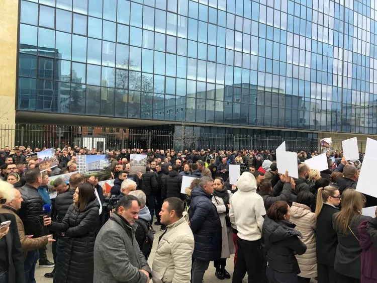 SPAK dhe GJKKO shkresë policisë dhe Ministrisë së Brendshme për protestën e punonjësve të bashkisë: Pse nuk janë marrë masa?!