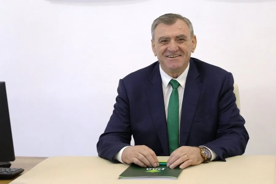 Emigrantë, mos u mashtroni me flamuj dhe koncerte
