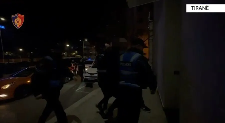 Tiranë/Tentuan të grabisnin me dhunë 21-vjeçarin