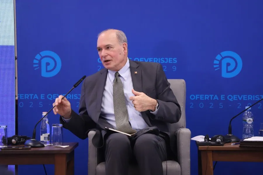 Po prezanton programin e PD me Berishën,drejtuesi i fondacionit amerikan ‘Heritage’, Steven Bucci: Më ka ardhur turp nga përfaqësuesit e SHBA në Shqipëri!