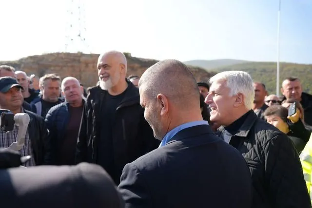 Kukës/ Drejtori i Bashkisë, plagos rëndë me armë, djalin e xhaxhait të kryebashkiakut!