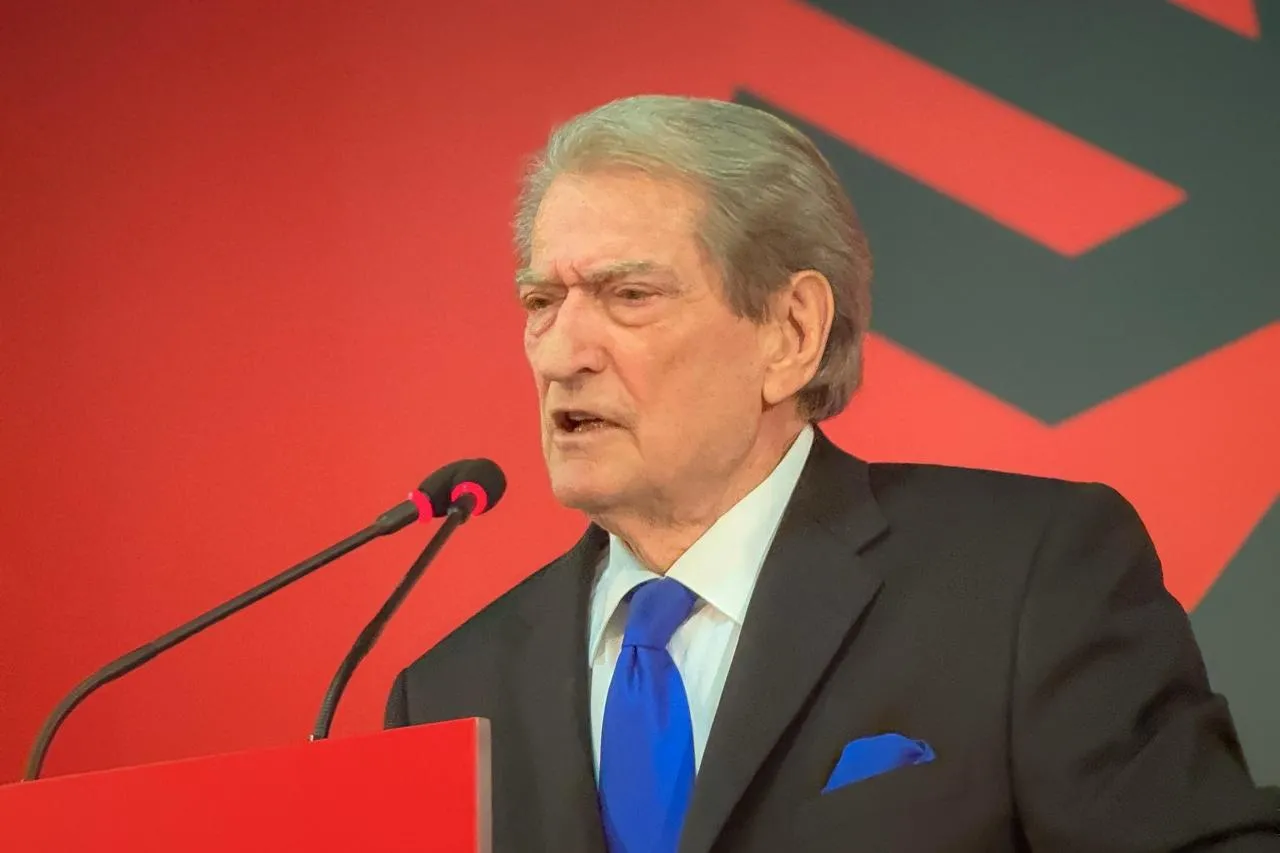 Berisha nga Athina: Përulem me nderimin më të madh!