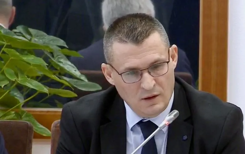 Dumani flet në  “Tryezën e drejtësisë”: Epoka e paprekshmërisë po lëkundet!