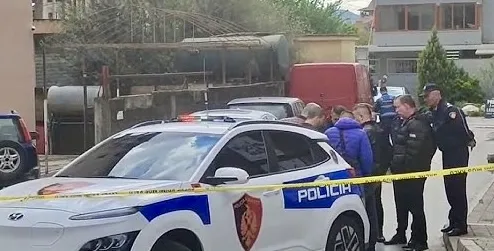 E qëlloi me armë për një vend parkimi, shpallet në kërkim autori