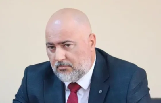 Shefi i Gardës, Ermal Onuzi pa certifkatë sigurie!