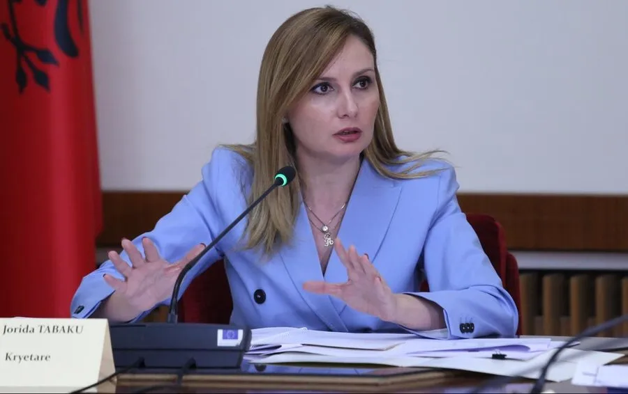 Tabaku: Ekonomia shqiptare e rrënuar nga taksat e larta dhe privilegjet për pakicën
