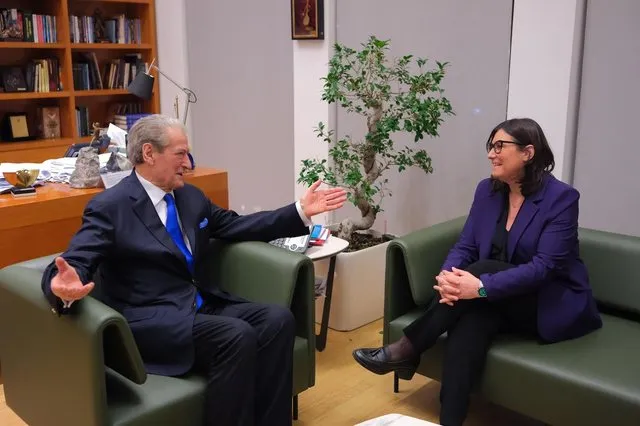 Berisha takim me deputeten e Forza Italia