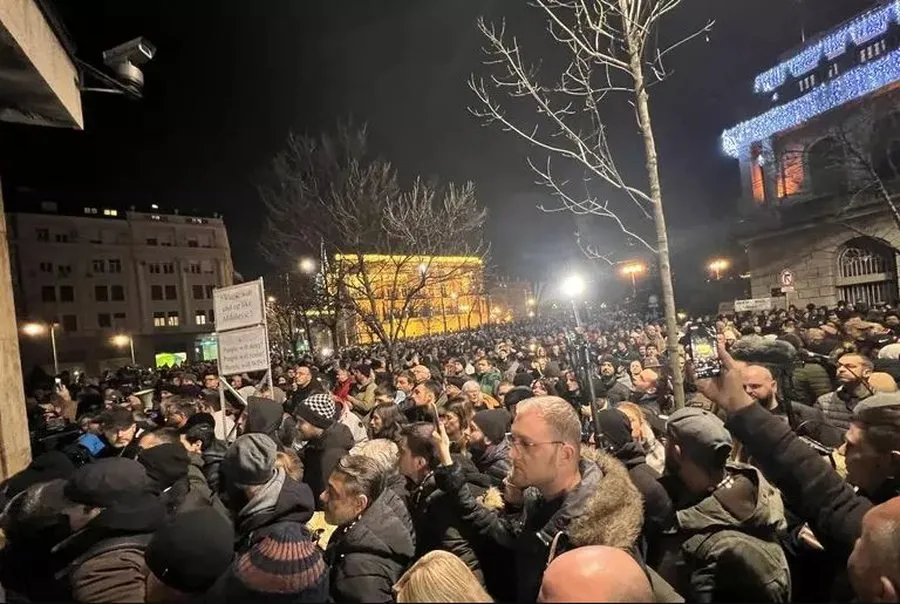 Serbi, studentët bllokojnë selitë e televizioneve në Beograd dhe Novi Sad
