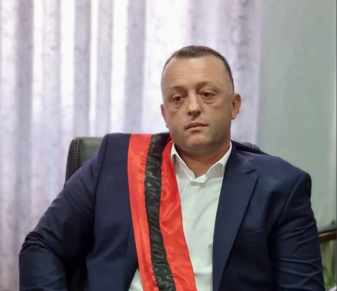 Jep dorëheqjen kryabashkiaku i PS në Mat