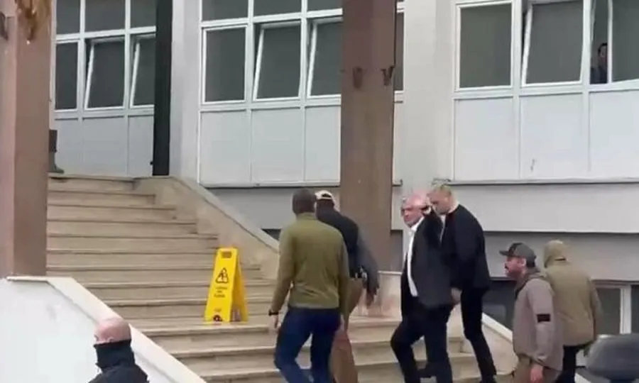 Hashim Thaçi kthehet në Kosovë për babain e sëmurë