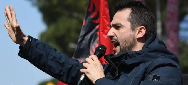 Lapaj tregon arsyen pse vuri babain të parin në listë
