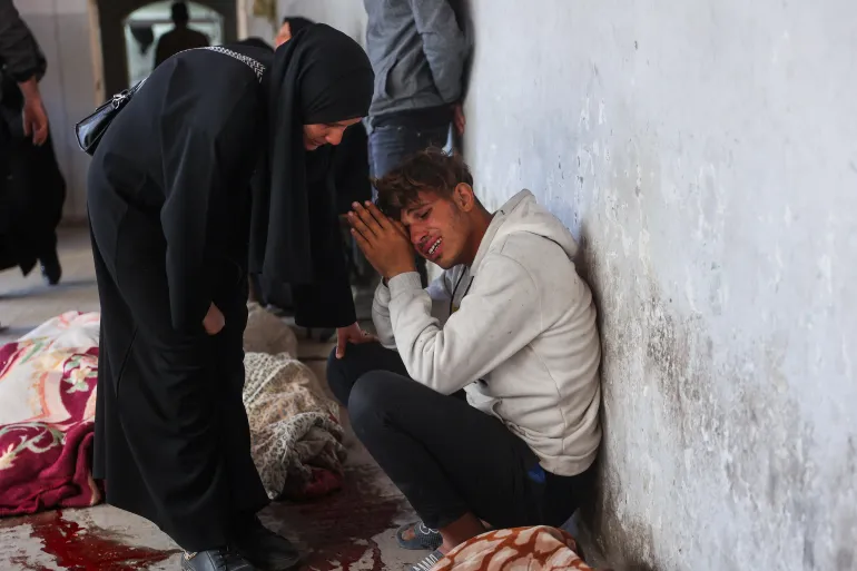 Izraeli nis sulme masive në Gaza