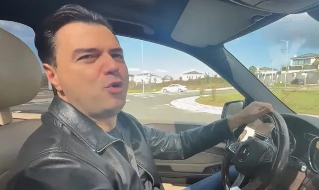 Basha i përgjigjet Ramës me këngën e Unikkatil: Ku të mbetën shokët?