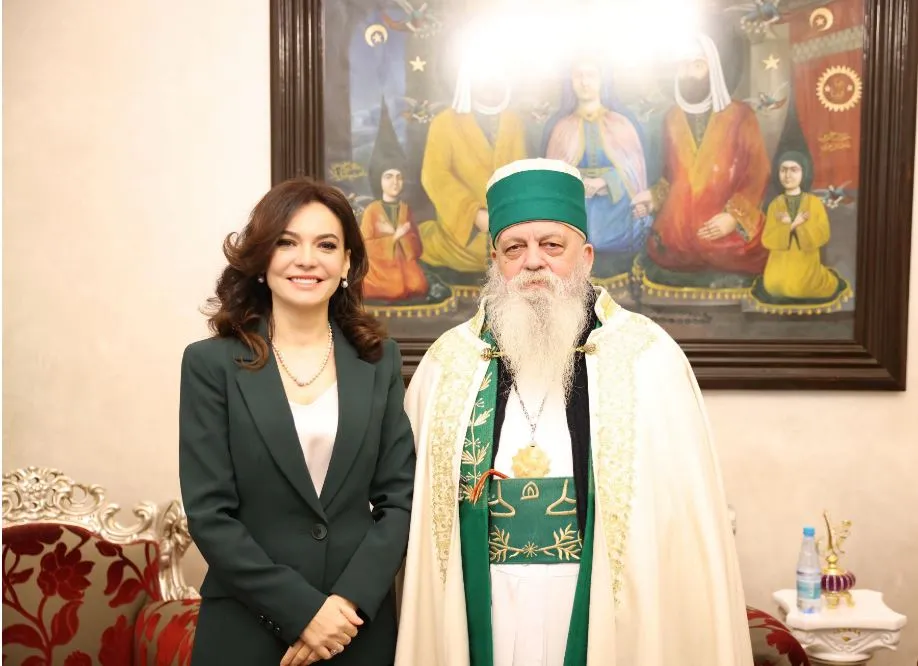 E qerasi me tortë për ditëlindje, Spiropali vizitë për Novruz tek Baba Mondi